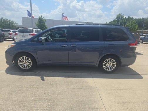 2014 Toyota Sienna XLE