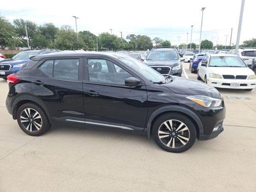 Super Black 2019 Nissan Kicks SR