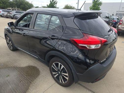 Super Black 2019 Nissan Kicks SR