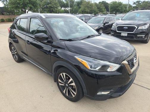 Super Black 2019 Nissan Kicks SR