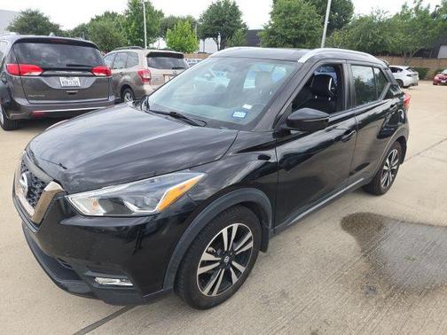 Super Black 2019 Nissan Kicks SR