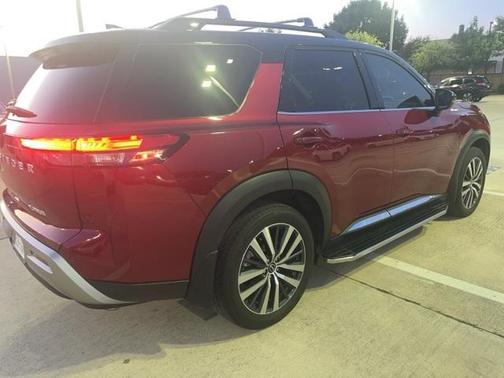 2022 Nissan Pathfinder Platinum