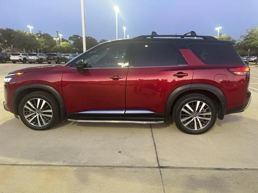 2022 Nissan Pathfinder Platinum