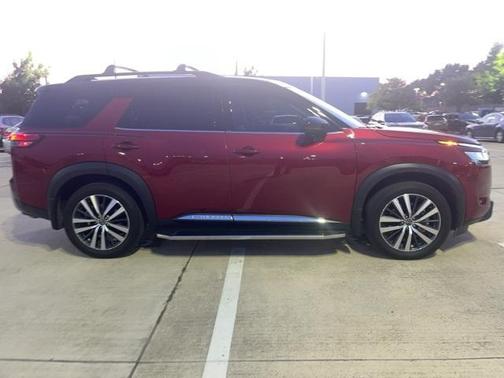 2022 Nissan Pathfinder Platinum