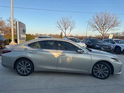 2021 Lexus ES 300h 