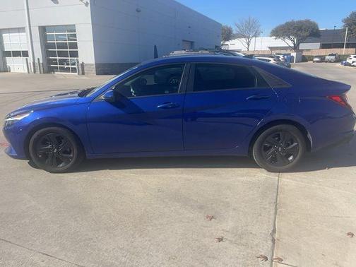 2021 Hyundai ELANTRA SEL