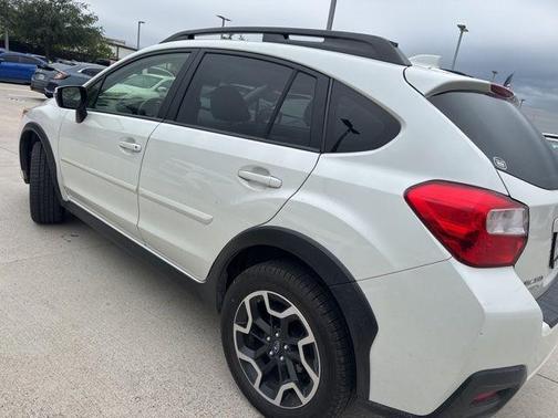 Crystal White Pearl 2017 Subaru Crosstrek 2.0i Limited