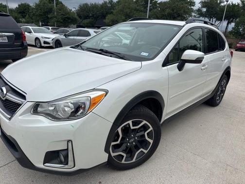 Crystal White Pearl 2017 Subaru Crosstrek 2.0i Limited