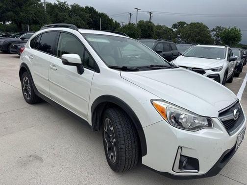 Crystal White Pearl 2017 Subaru Crosstrek 2.0i Limited