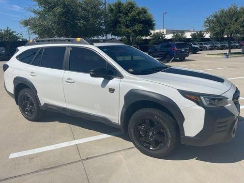 Crystal White Pearl 2022 Subaru Outback Wilderness