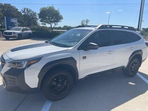 Crystal White Pearl 2022 Subaru Outback Wilderness