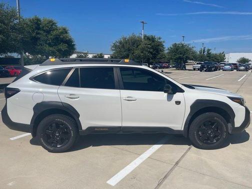 Crystal White Pearl 2022 Subaru Outback Wilderness