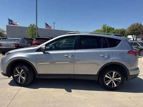 Silver Sky Metallic 2018 Toyota RAV4 XLE