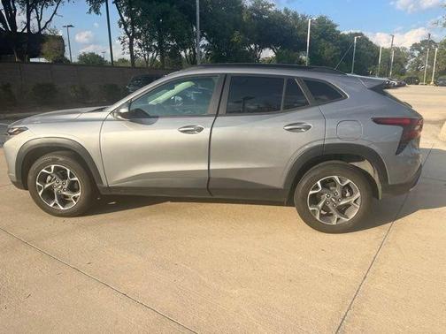 Sterling Gray Metallic 2024 Chevrolet Trax LT