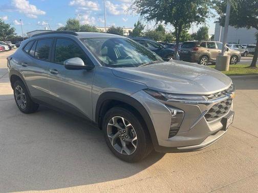 Sterling Gray Metallic 2024 Chevrolet Trax LT