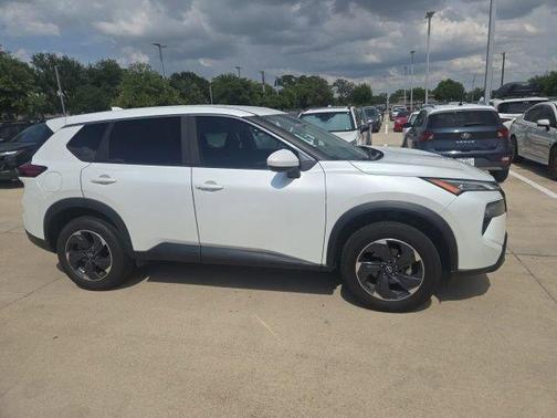 Everest White P 2024 Nissan Rogue SV