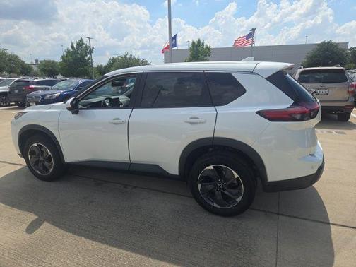 Everest White P 2024 Nissan Rogue SV