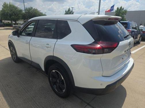 Everest White P 2024 Nissan Rogue SV
