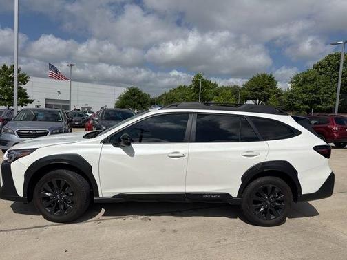 Crystal White Pearl 2024 Subaru Outback Onyx Edition XT