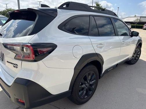 Crystal White Pearl 2024 Subaru Outback Onyx Edition XT