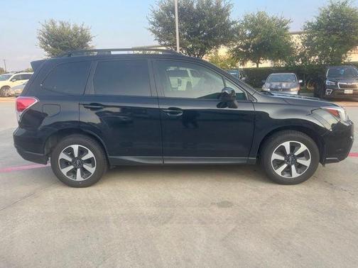 Crystal Black Silica 2018 Subaru Forester 2.5i Premium