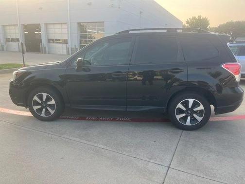 Crystal Black Silica 2018 Subaru Forester 2.5i Premium