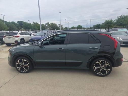 Green 2023 Kia Niro SX Touring