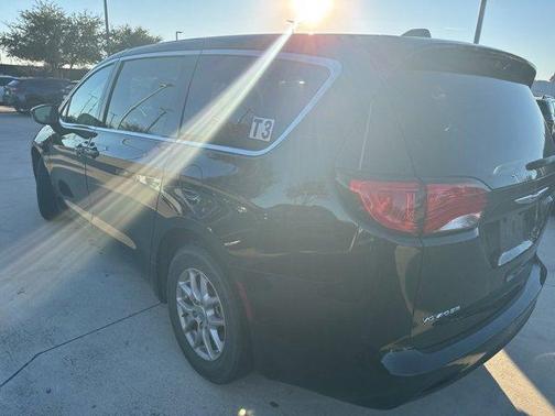 2024 Chrysler Voyager LX