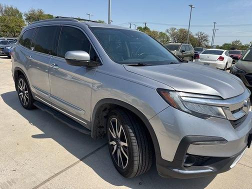 Lunar Silver Metallic 2019 Honda Pilot Elite