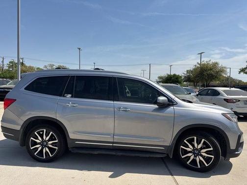 Lunar Silver Metallic 2019 Honda Pilot Elite