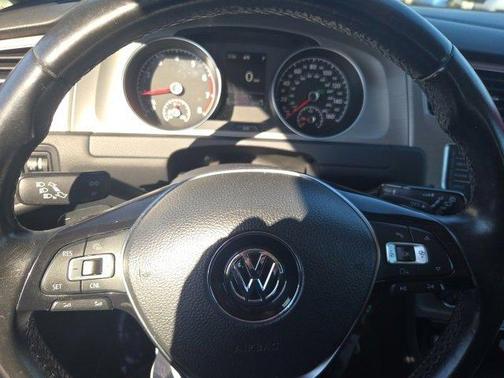 2016 Volkswagen Golf TSI S 4-Door