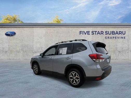 Ice Silver Metallic 2019 Subaru Forester Premium