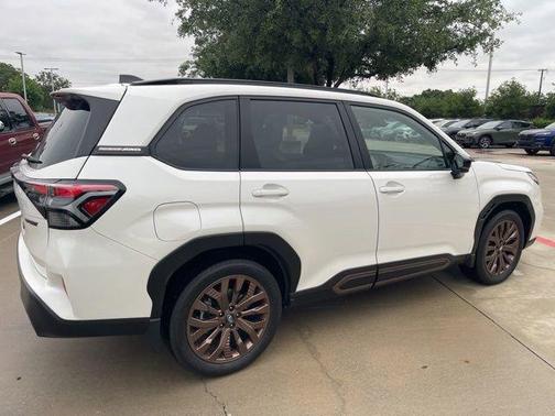 Crystal White Pearl 2025 Subaru Forester Sport