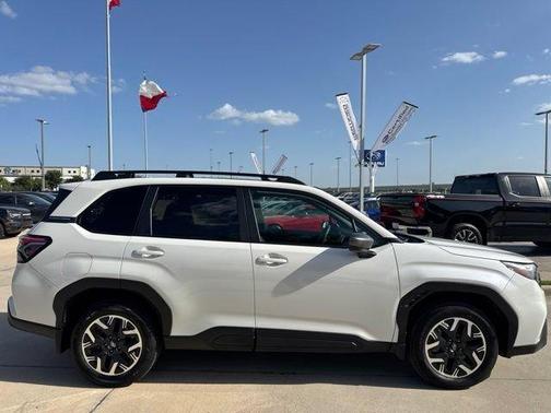 Crystal White Pearl 2025 Subaru Forester Premium