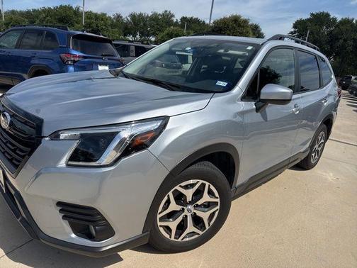 Ice Silver Metallic 2023 Subaru Forester Premium