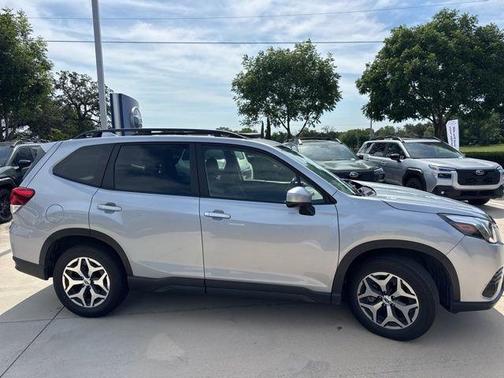 Ice Silver Metallic 2023 Subaru Forester Premium
