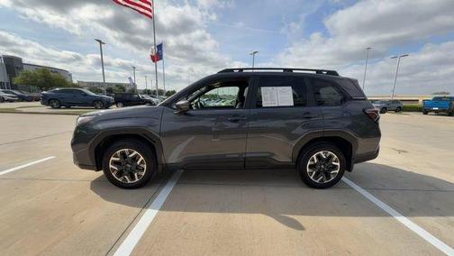 Magnetite Gray Metallic 2025 Subaru Forester Premium
