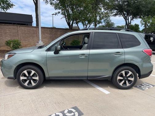 Jasmine Green Metallic 2018 Subaru Forester 2.5i Premium