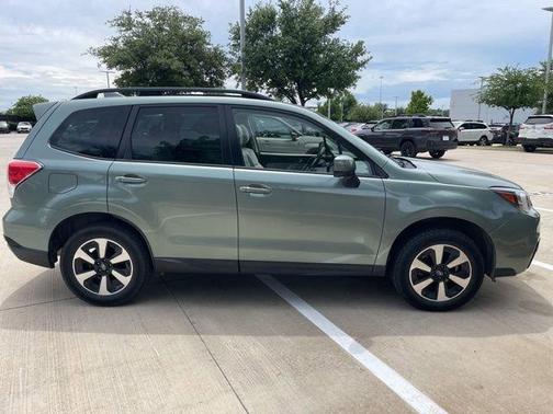 Jasmine Green Metallic 2018 Subaru Forester 2.5i Premium