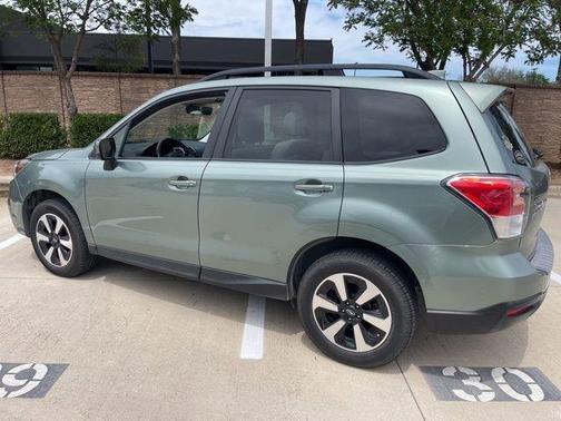 Jasmine Green Metallic 2018 Subaru Forester 2.5i Premium