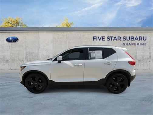 2021 Volvo XC40 T5 Momentum
