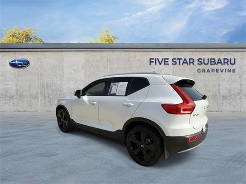 2021 Volvo XC40 T5 Momentum