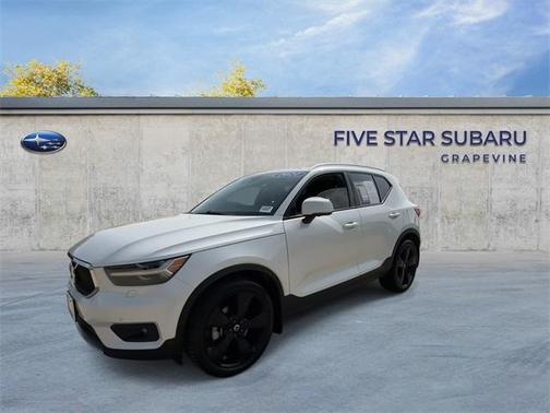 2021 Volvo XC40 T5 Momentum