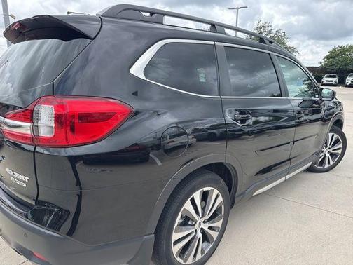 Crystal Black Silica 2022 Subaru Ascent Limited 7-Passenger