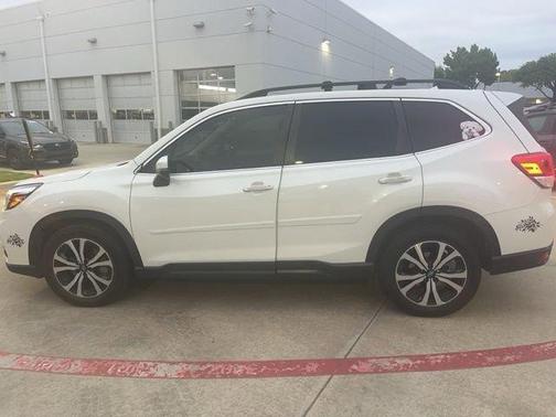 Crystal White Pearl 2020 Subaru Forester Limited