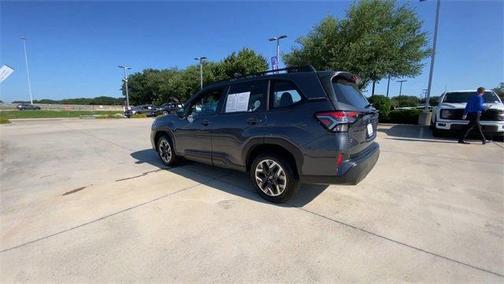 2025 Subaru Forester Base