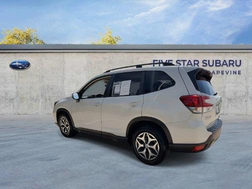 Crystal White Pearl 2019 Subaru Forester Premium