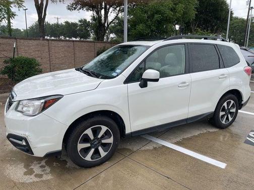 Crystal White Pearl 2017 Subaru Forester 2.5i Premium