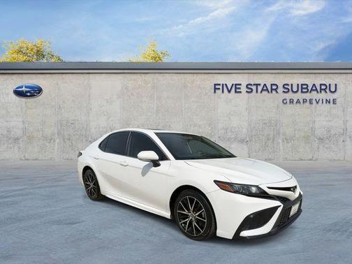 White 2022 Toyota Camry SE