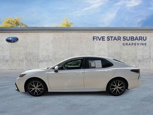 White 2022 Toyota Camry SE